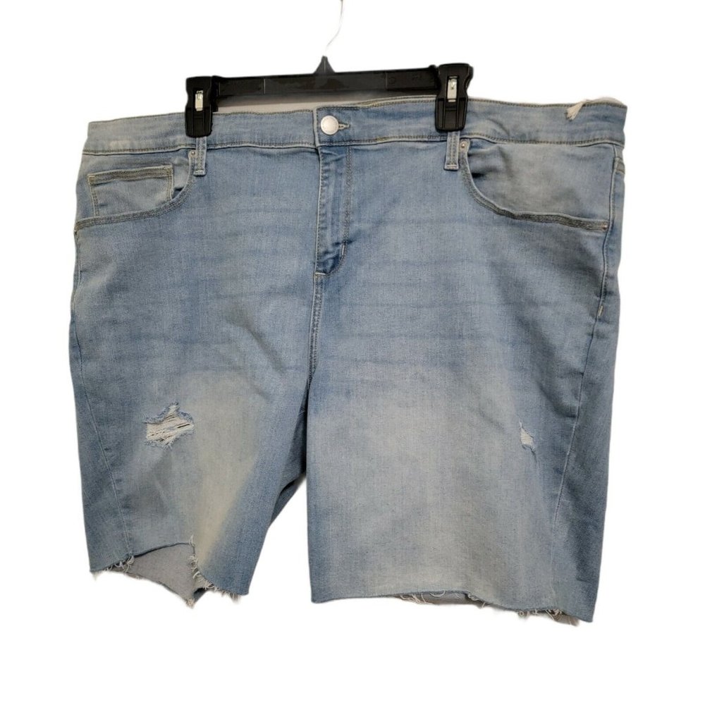 NWT Women's Plus Size Mid-Rise Bermuda Denim Shorts 26W 9" In. Raw Edge Light 3X
